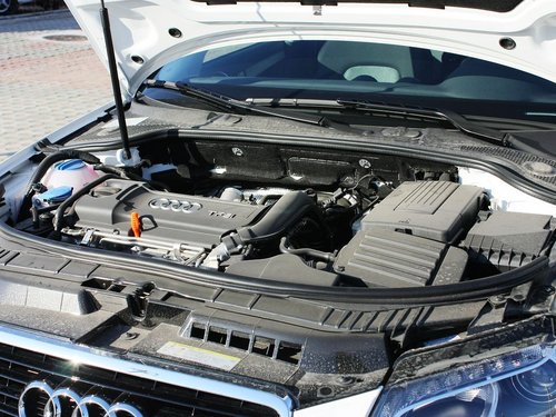 奥迪(进口) A3 Sportback 30TFSI 1.4T AT 发动机主体特写