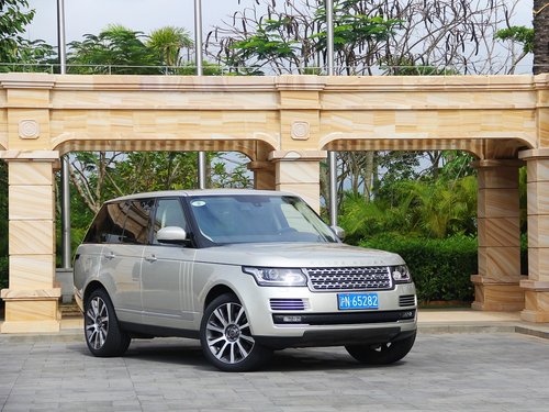 路虎  揽胜 5.0T V8 车辆右侧45度角