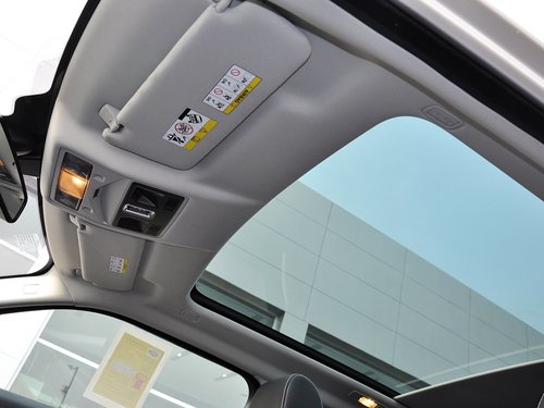 路虎  极光 2.0T AT 车顶内部特写