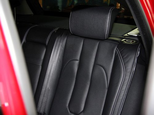 路虎  2.0T 自动 第二排座椅45度视角