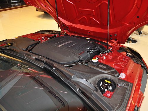 捷豹  3.0T 自动 车辆发动机舱整体