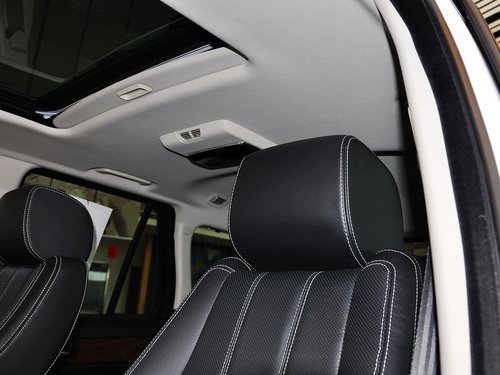路虎  揽胜运动版 5.0T AT 驾驶席座椅头枕特写