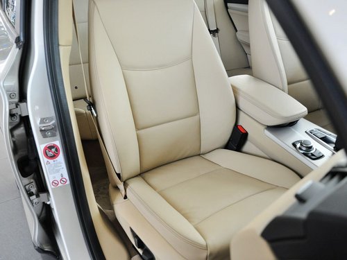 宝马(进口)  2.0T AT 副驾驶席座椅45度特写