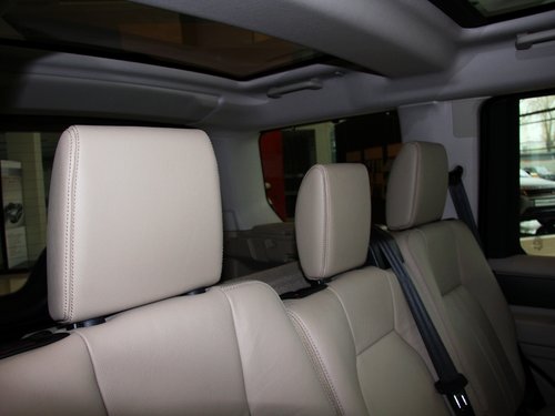路虎  3.0T AT 第二排座椅头枕整体