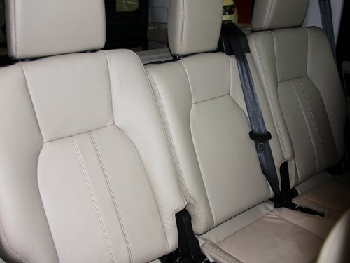 路虎  第四代发现 3.0T AT 第二排座椅45度视角