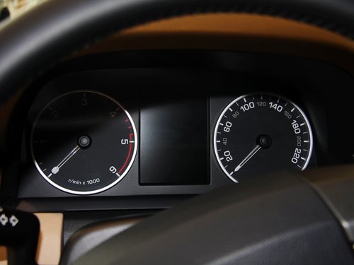 路虎  第四代发现 3.0T AT 方向盘后方仪表盘