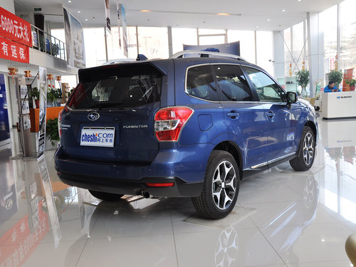 斯巴鲁  2.5L CVT 车辆右侧尾部视角