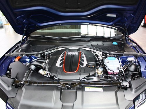 奥迪(进口)  4.0T DCT 发动机局部特写