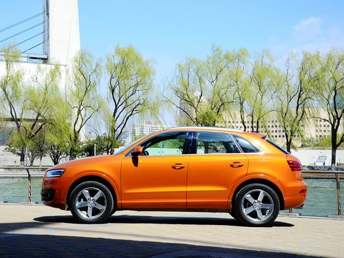 一汽奥迪  2.0T 车辆左正侧视角