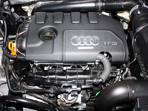 一汽奥迪  奥迪Q3 2.0T DCT 发动机主体特写