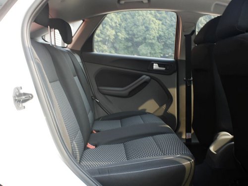 长安福特  三厢 1.8L 自动 第二排座椅正视图