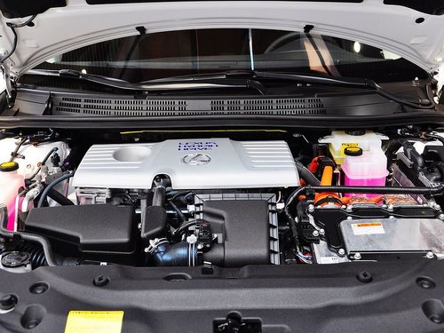 雷克萨斯  CT200h 1.8L CVT 发动机主体特写
