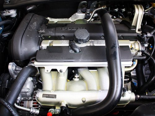 沃尔沃(进口) 2.5T 自动 发动机主体特写