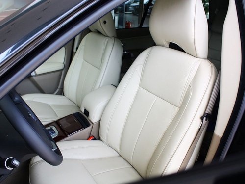 沃尔沃(进口)  2.5T 自动 驾驶席座椅前45度视图