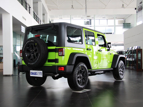 Jeep吉普  3.6L 自动 车辆右侧尾部视角