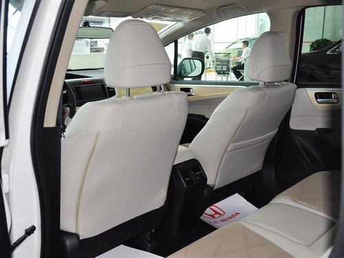 东风本田  1.8L 自动 第一排座椅靠背后方
