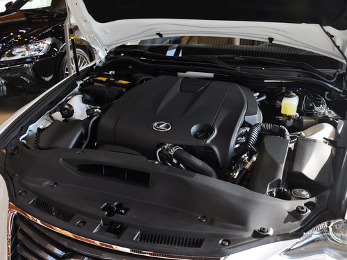 雷克萨斯 2.5L 自动 发动机主体特写