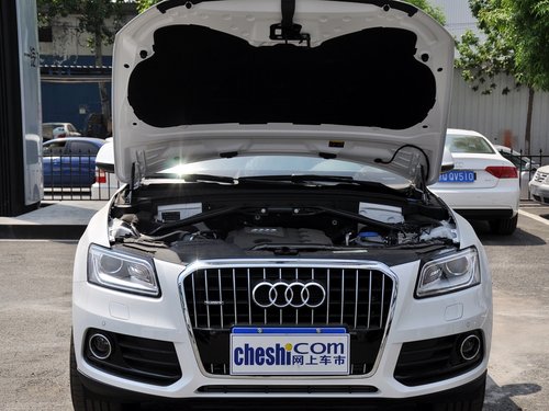 一汽奥迪  40 TFSI quattro 发动机局部特写