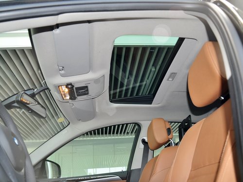 宝马(进口)  3.0T 车顶内部特写