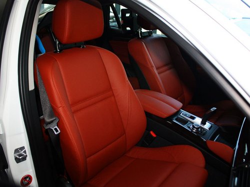 宝马(进口) 3.0T 副驾驶席座椅45度特写