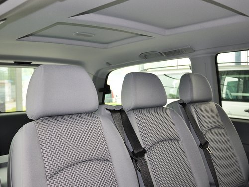福建奔驰  3.0L 自动 第二排座椅头枕整体