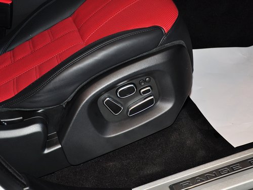 路虎  5.0T 自动 副驾驶席坐垫侧面特写