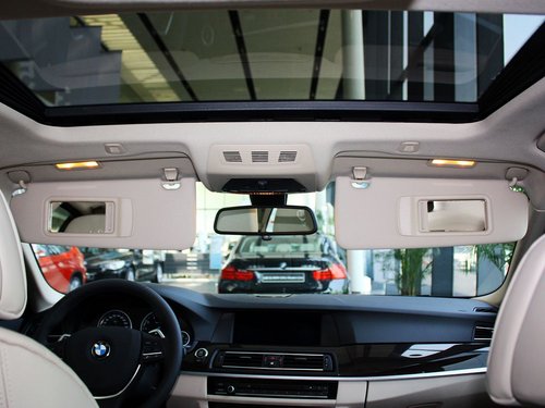 华晨宝马  3.0T 自动 前遮阳板打开