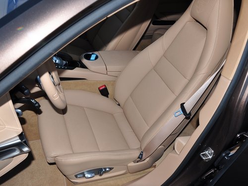 保时捷  3.0T 驾驶席座椅前45度视图