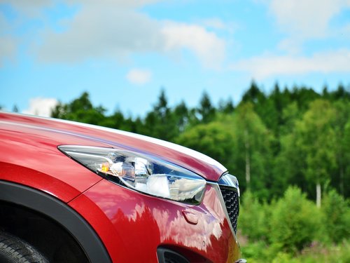 长安马自达  2.5L 自动 车辆右前大灯正侧视角