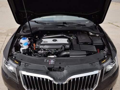 斯柯达 1.8T 自动 发动机局部特写