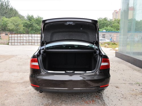 斯柯达  1.8T 自动 后备箱整体特写