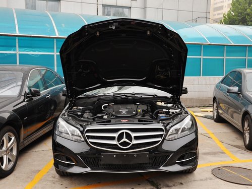 北京奔驰  E260L 1.8T 自动 车辆发动机舱整体