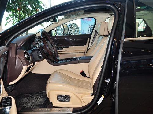 捷豹 XJL 3.0 SC 驾驶席座椅正视图