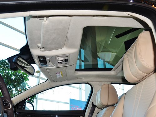 捷豹 XJL 3.0 SC 车顶内部特写