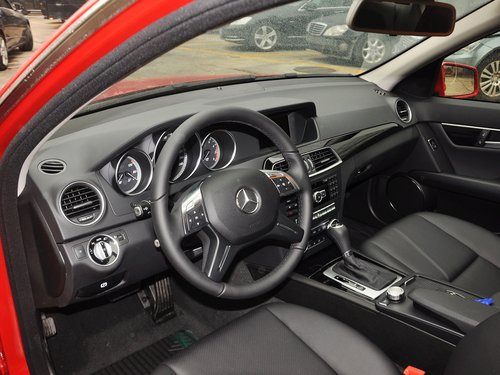 北京奔驰 C180 1.8T AT 中控台左侧