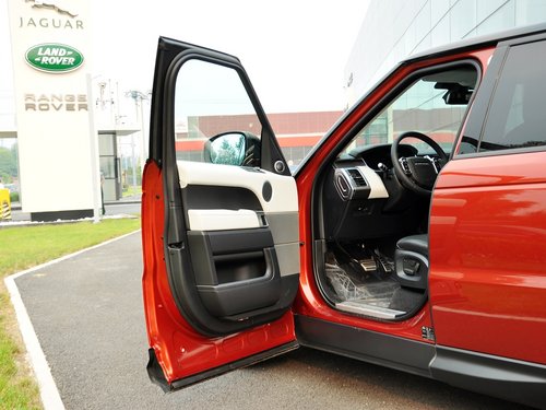 路虎  3.0T 自动 左前车门45度视角