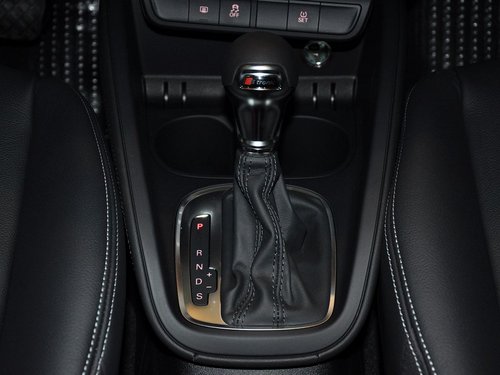 奥迪(进口) 30 TFSI 挂档把手特写