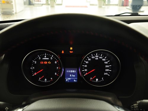哈弗汽车  升级版 2.4L 自动 方向盘后方仪表盘