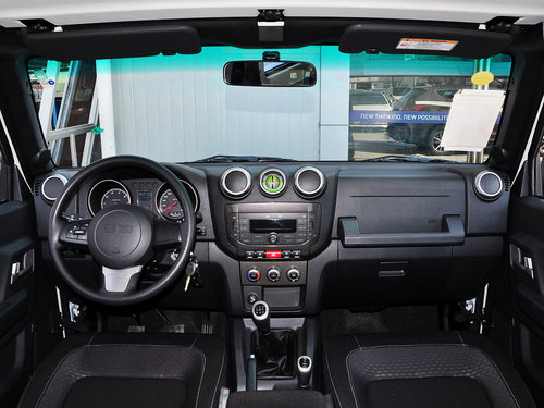 北京汽车  2.4L 手动 中控台整体