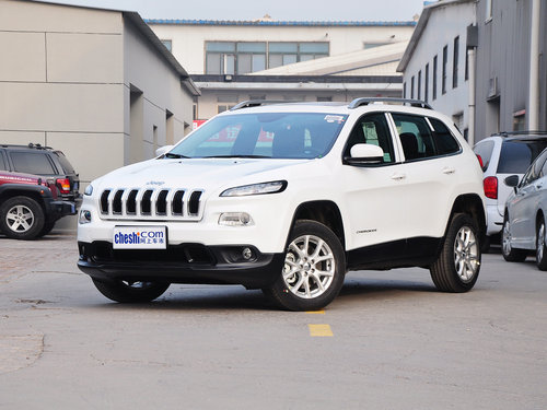 Jeep 2.4L 自动 车辆左前45度视角