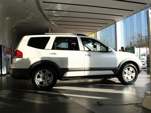 起亚(进口) 霸锐 3.8L AT 车辆正右侧