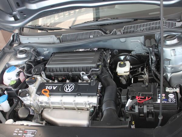 上海大众  1.6L 手动 发动机主体特写