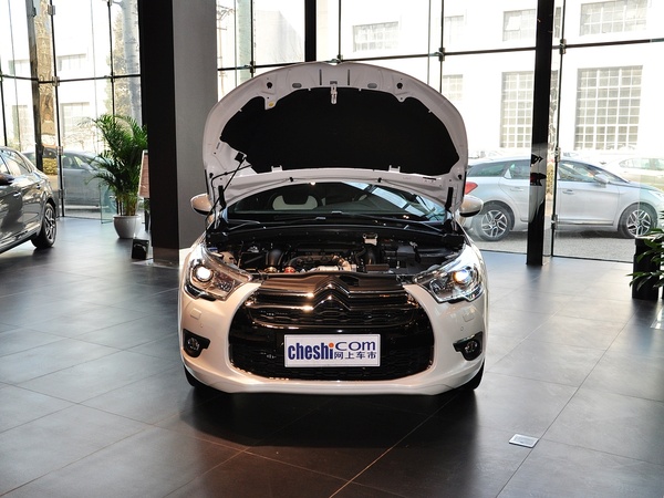 DS(进口) 1.6T 自动 车辆发动机舱整体