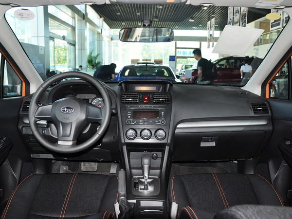 斯巴鲁  2.0 CVT 中控台整体