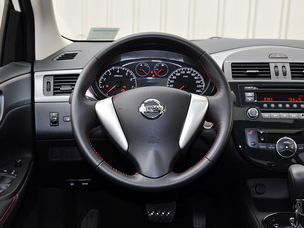 东风日产  1.6T M-CVT 方向盘整体