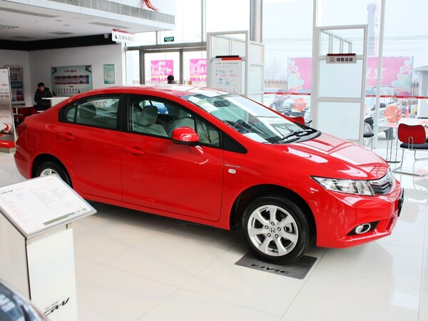 东风本田  1.8L 自动 车辆正右侧