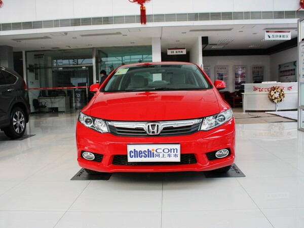 东风本田 1.8L 自动 车头正面视角