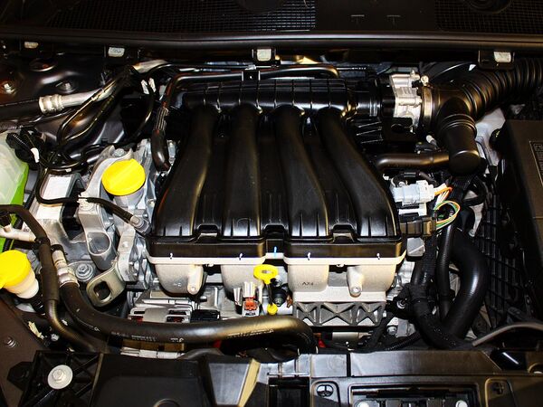 雷诺  2.0 CVT 发动机主体特写