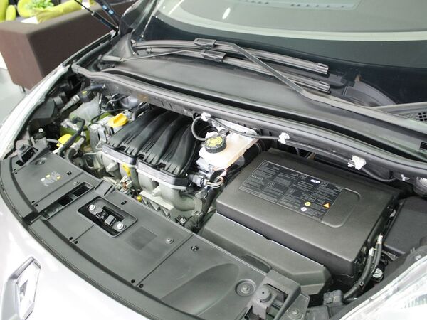 雷诺  2.0L CVT 发动机主体特写