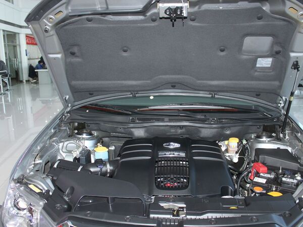 斯巴鲁  3.6L 自动 发动机局部特写